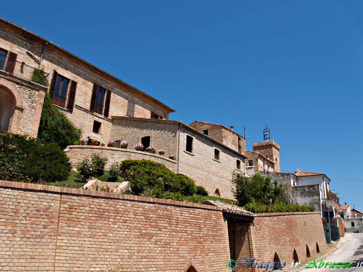 27-P5127014+.jpg - 27-P5127014+.jpg - Il borgo medievale di Montone, frazione di Mosciano S. Angelo.